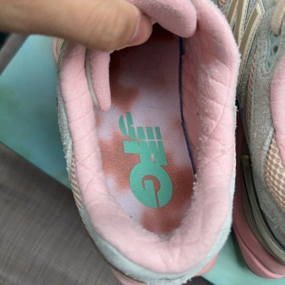 US 9.5 - New Balance 9060 Low top light blue/pink men's sports casual shoes - Picture 6 of 8